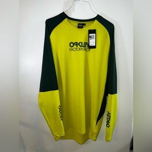 NWT Oakley Long sleeve Factory Pilot motocross & riding shirt. Large